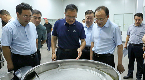 新乡市市长魏建平莅临午夜成人小视频筛机调研指导