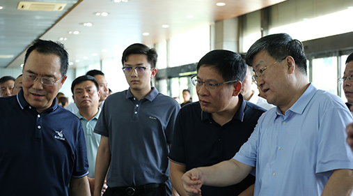 【新乡网】新乡市领导调研振动午夜免费三级片产业链及企业上市工作