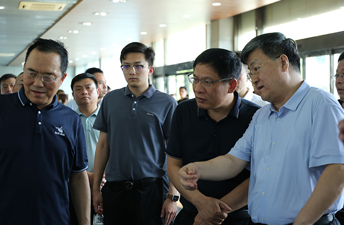 新乡市领导调研振动午夜免费三级片产业链及企业上市工作