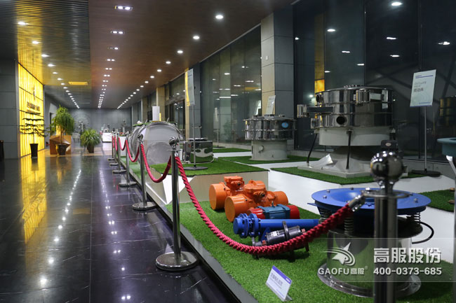 午夜成人小视频展厅8